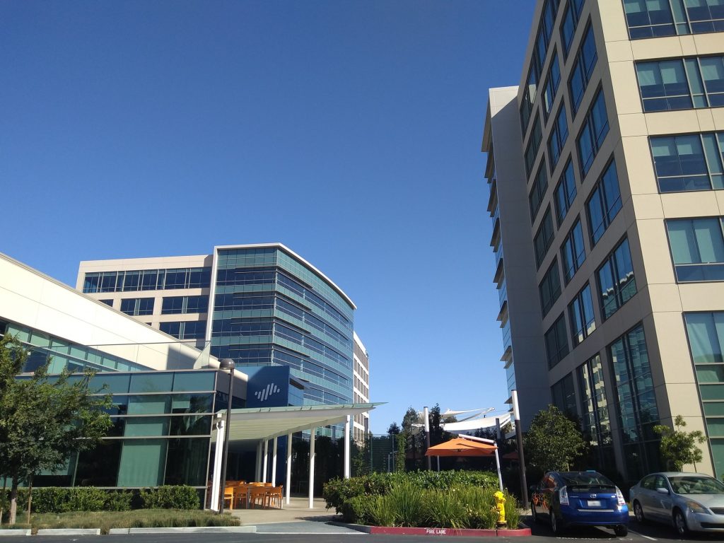 Kampus Palo Alto Networks di Santa Clara. Foto arsip 1 Oktober 2018; bukan dokumentasi insiden 2026. Kredit: Namaste jinx, CC BY-SA 4.0. Ukuran gambar disesuaikan. Sumber asli.